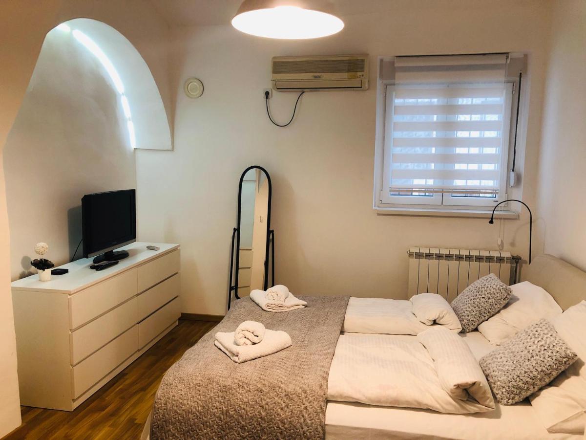 Apartman Tina Novi Sad Exterior foto